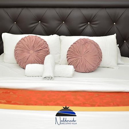 Naldorado Executive Villa ネルスプロイト エクステリア 写真