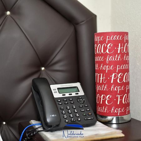 Naldorado Executive Villa ネルスプロイト エクステリア 写真