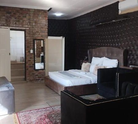 Naldorado Executive Villa ネルスプロイト エクステリア 写真