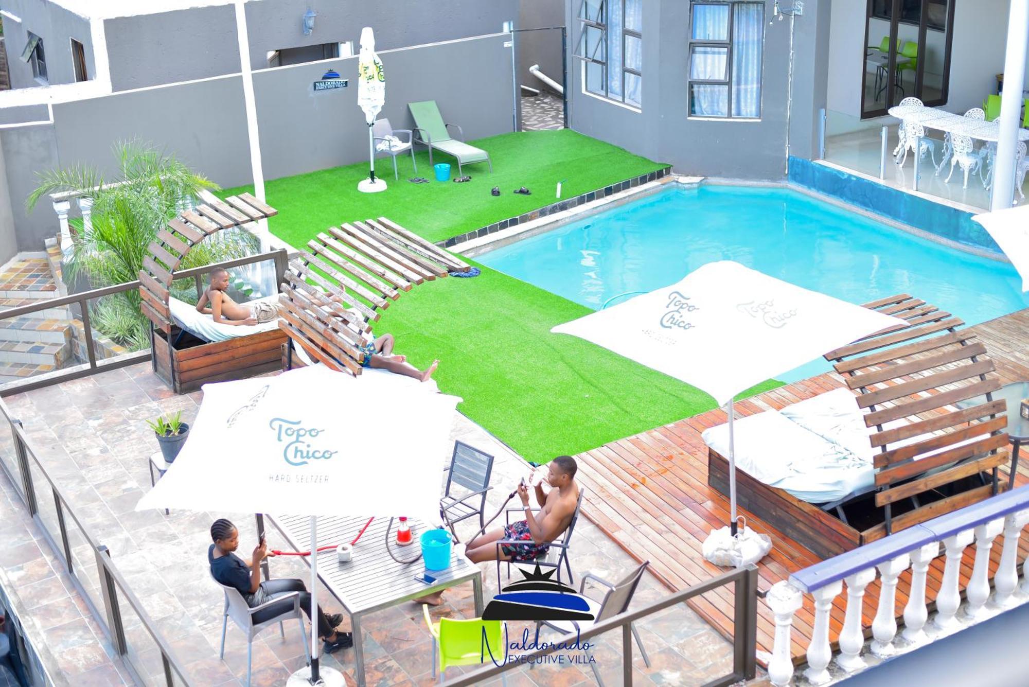 Naldorado Executive Villa ネルスプロイト エクステリア 写真