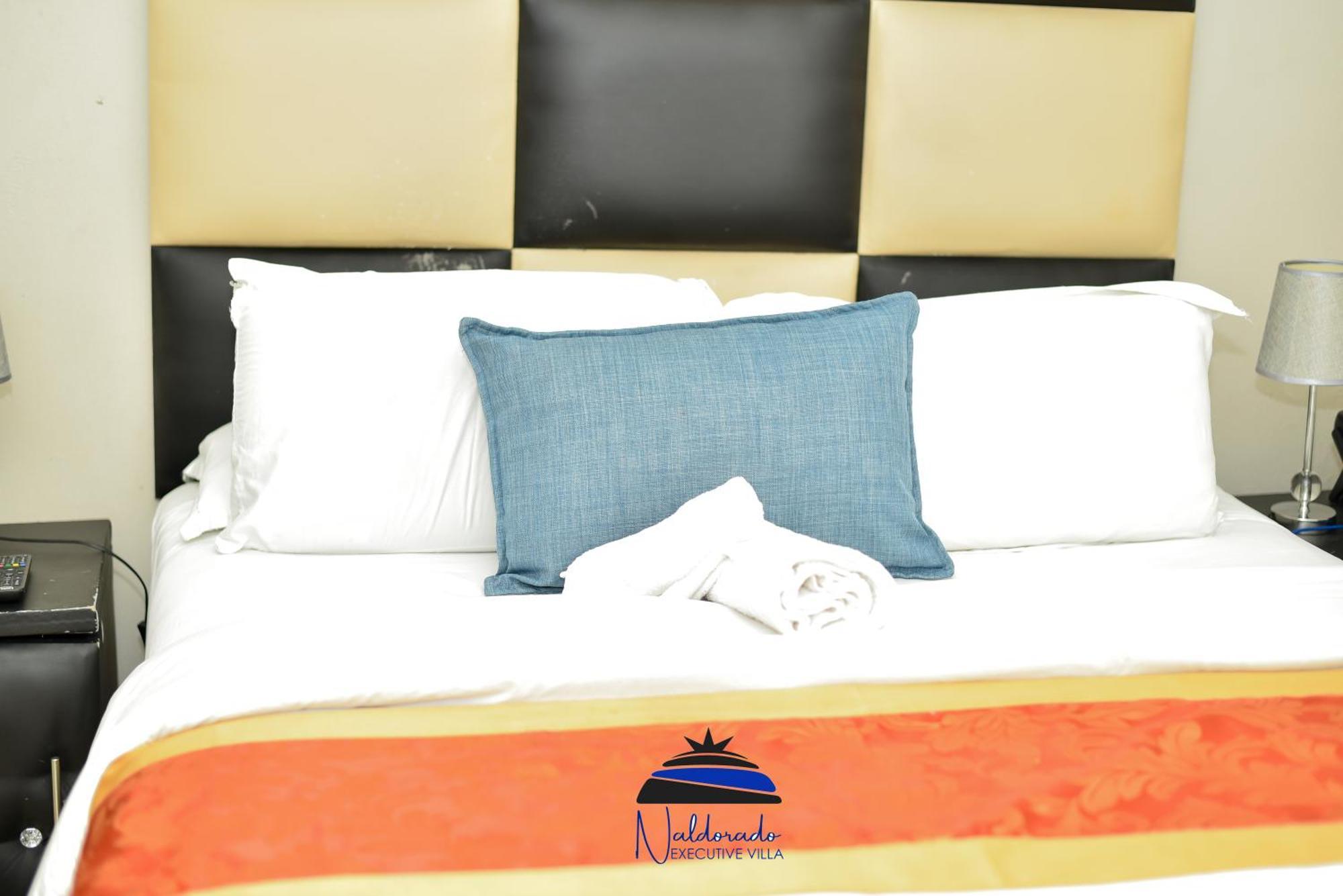 Naldorado Executive Villa ネルスプロイト エクステリア 写真