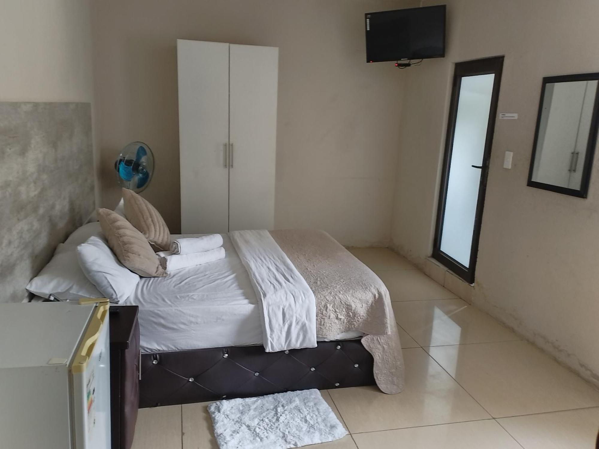 Naldorado Executive Villa ネルスプロイト エクステリア 写真