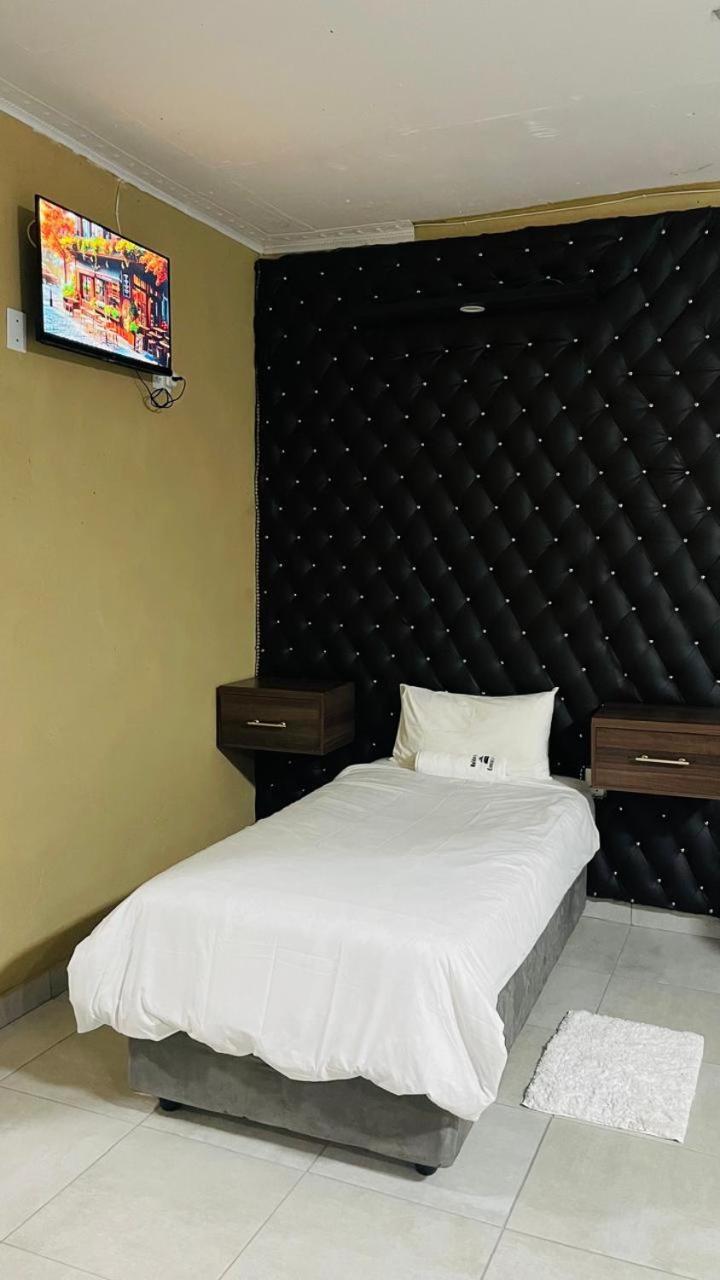 Naldorado Executive Villa ネルスプロイト エクステリア 写真