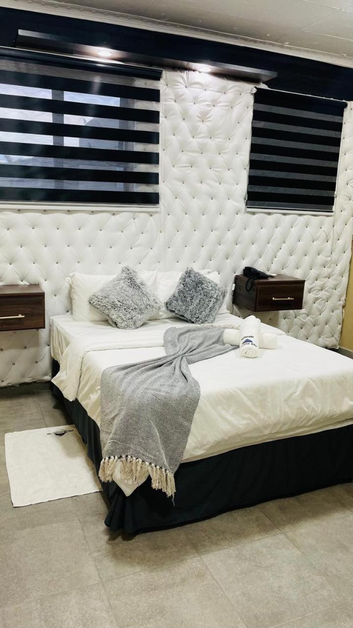 Naldorado Executive Villa ネルスプロイト エクステリア 写真