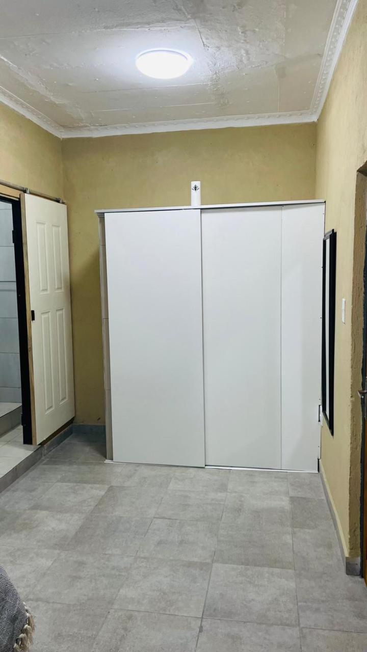Naldorado Executive Villa ネルスプロイト エクステリア 写真
