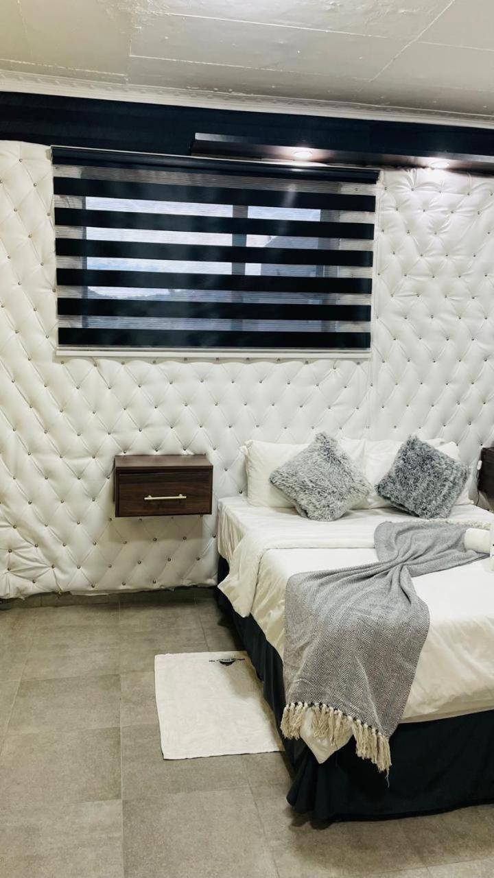 Naldorado Executive Villa ネルスプロイト エクステリア 写真