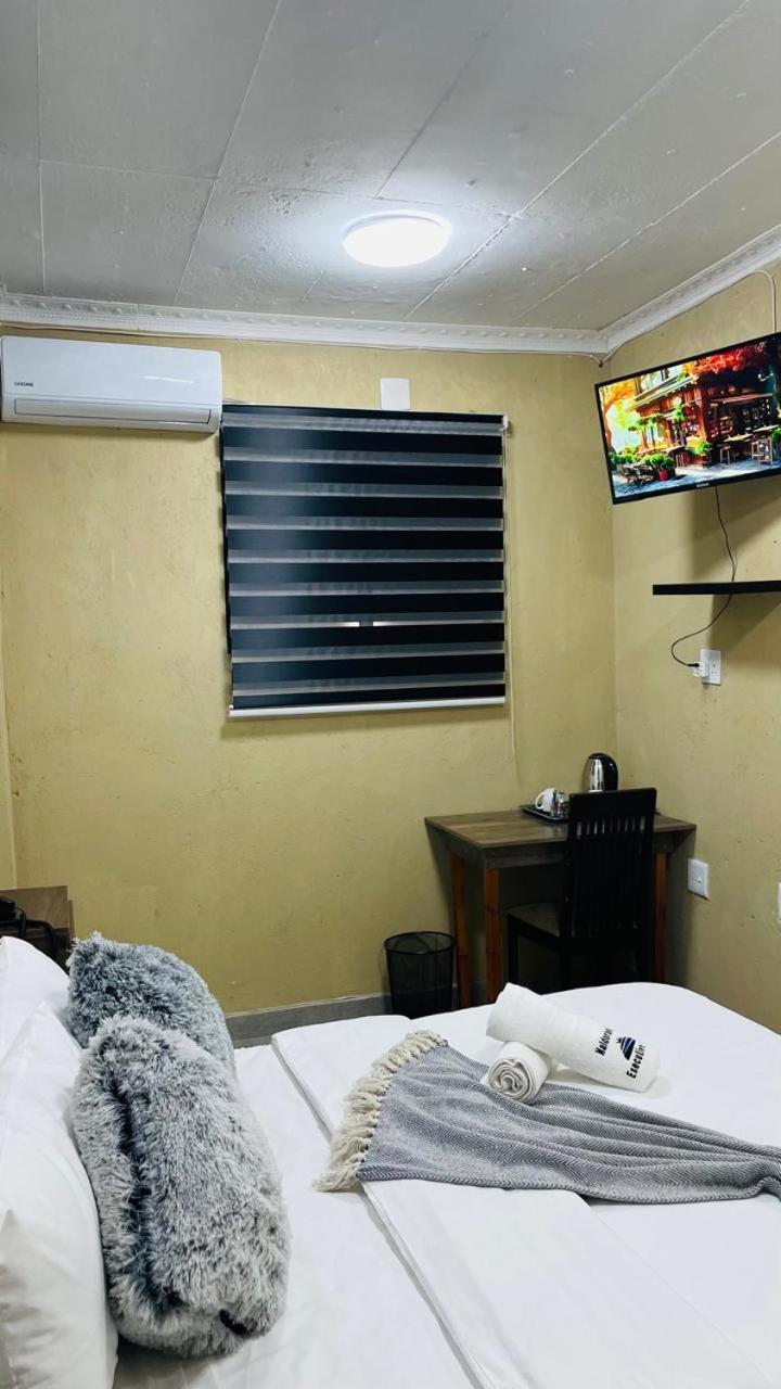 Naldorado Executive Villa ネルスプロイト エクステリア 写真