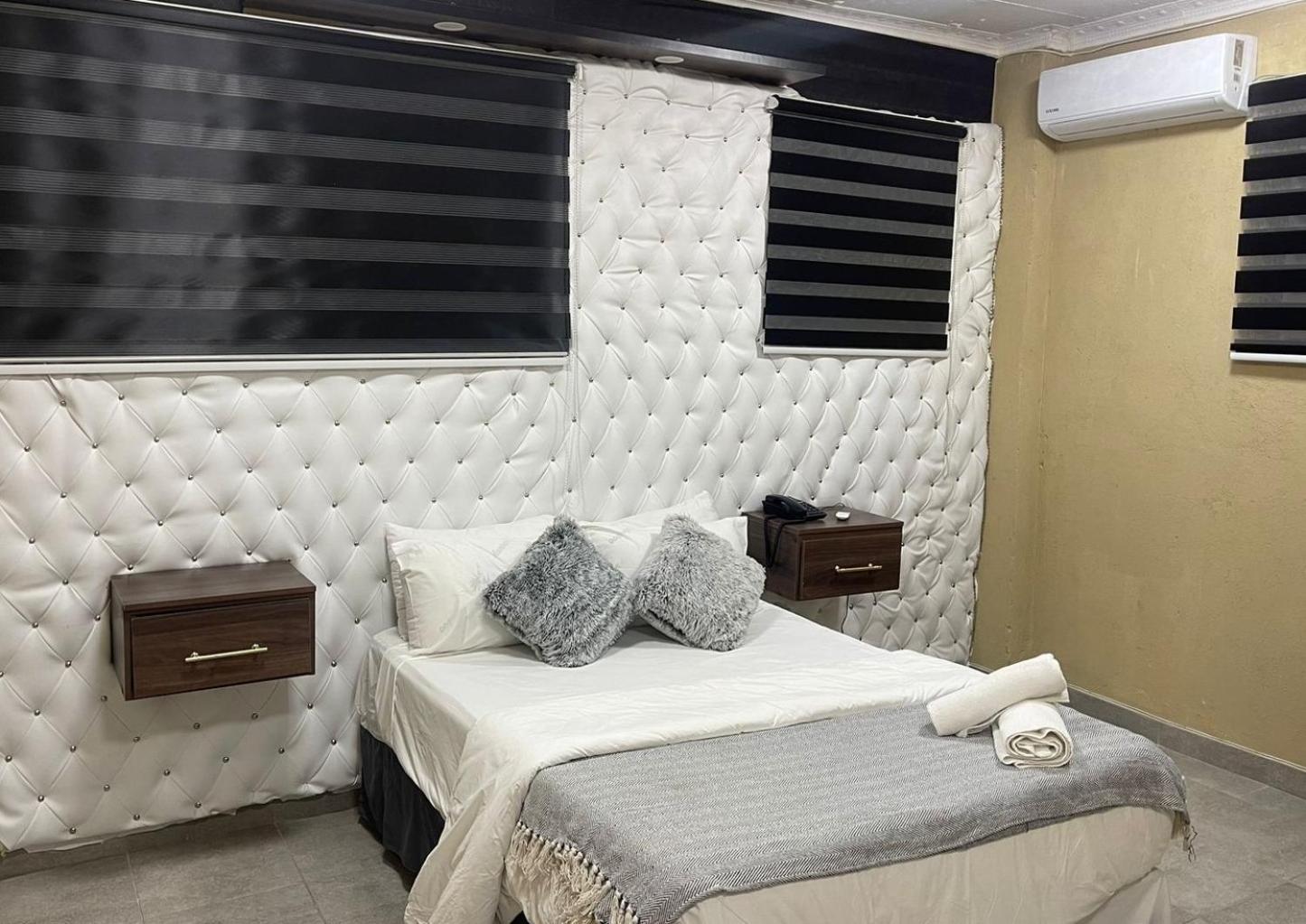 Naldorado Executive Villa ネルスプロイト エクステリア 写真