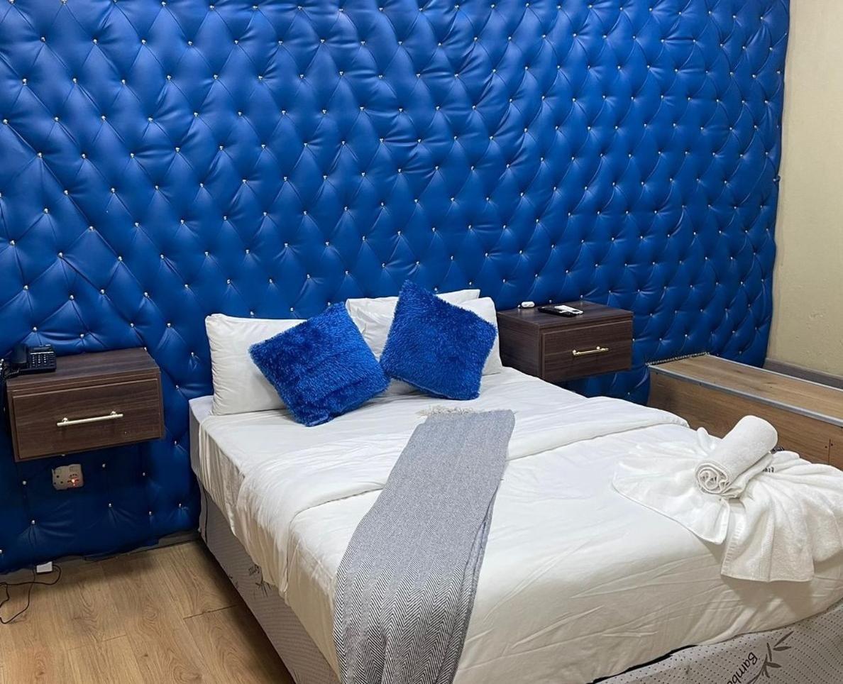 Naldorado Executive Villa ネルスプロイト エクステリア 写真